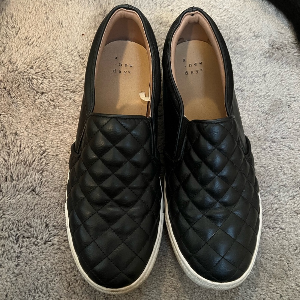Womens slip on sneakers